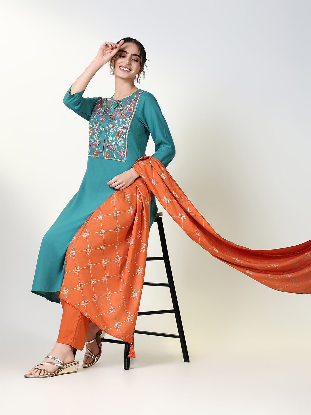 Women Paisley Green Straight Kurta Set with Dupatta