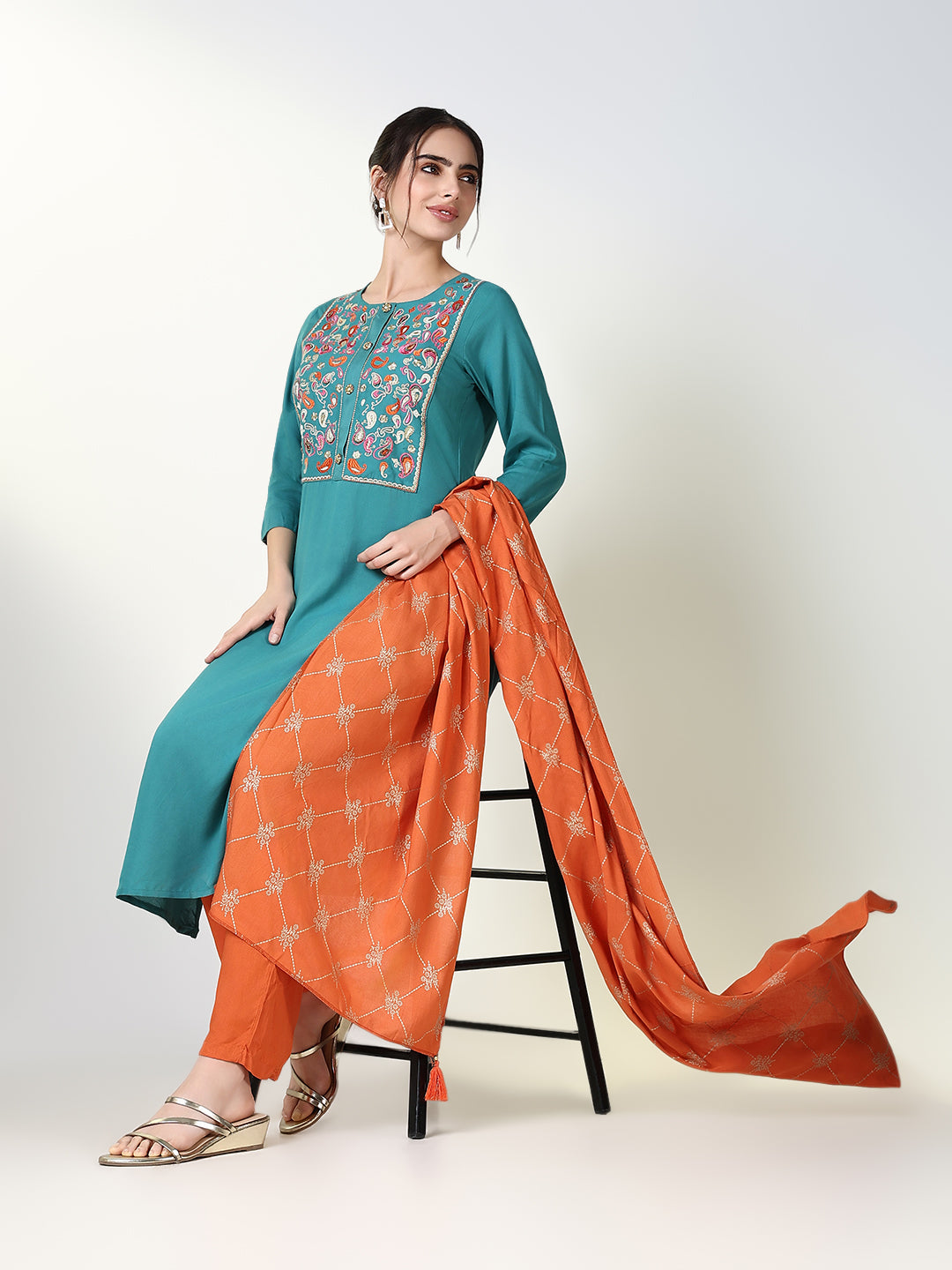 Women Paisley Green Straight Kurta Set with Dupatta