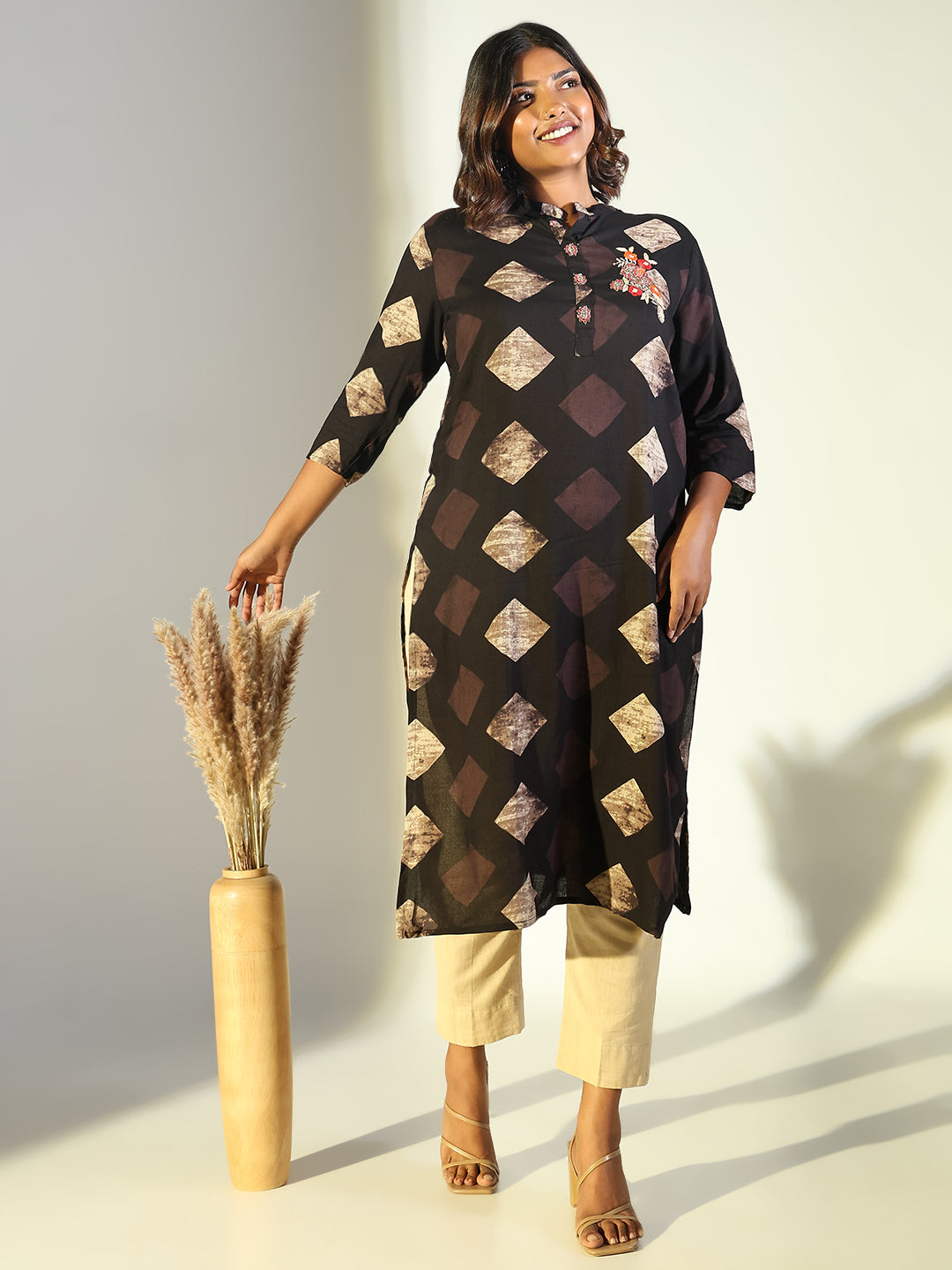 Women Black Geometric Straight Kurta