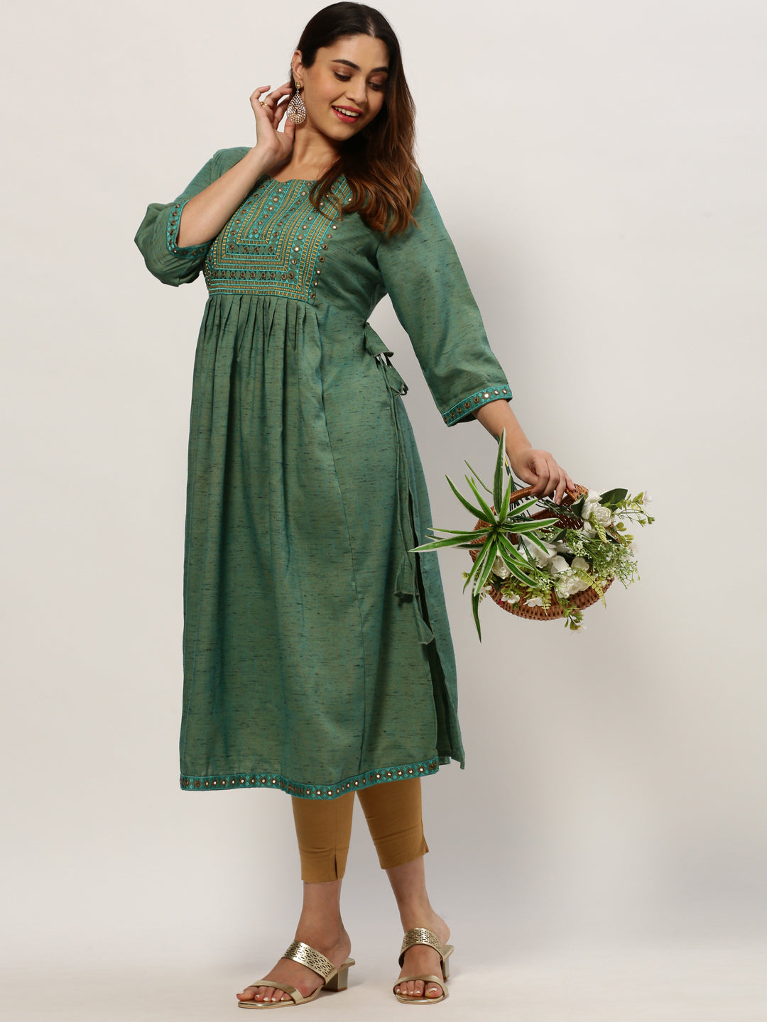 Women Straight Green Solid Kurta