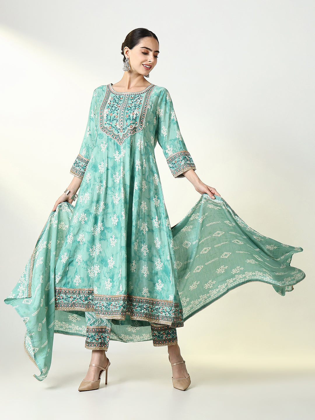 Women Floral Green Kurta Set with Dupatta and Potli Bag