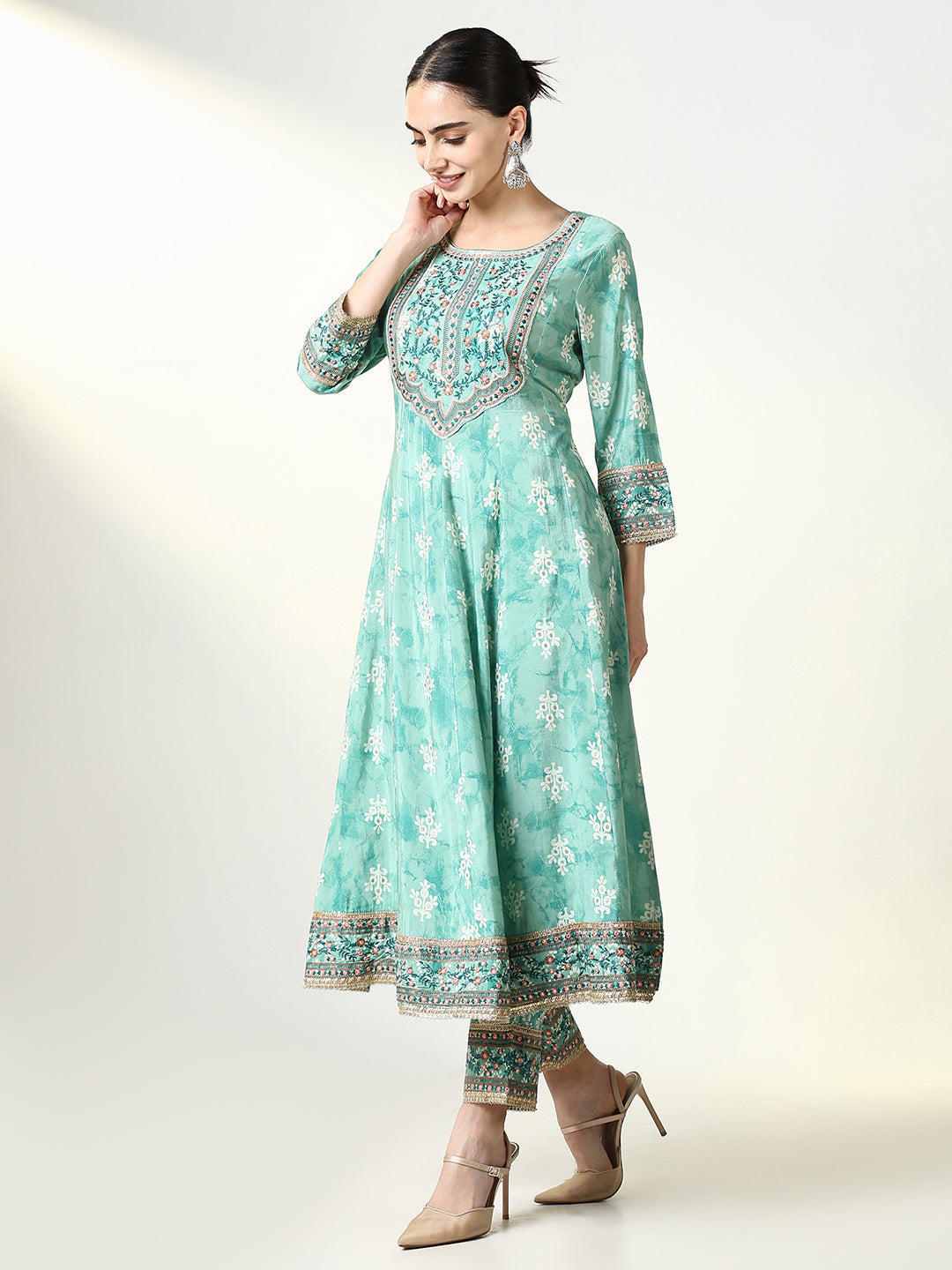 Women Floral Green Kurta Set with Dupatta and Potli Bag