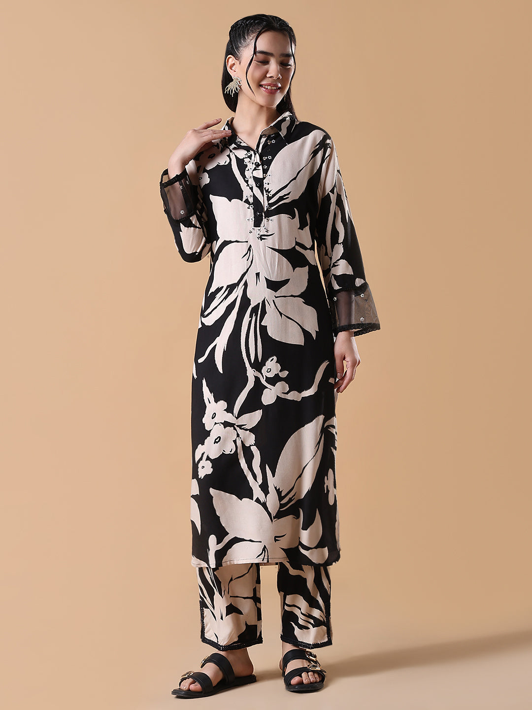 Women Floral Straight Black & White Kurta Set