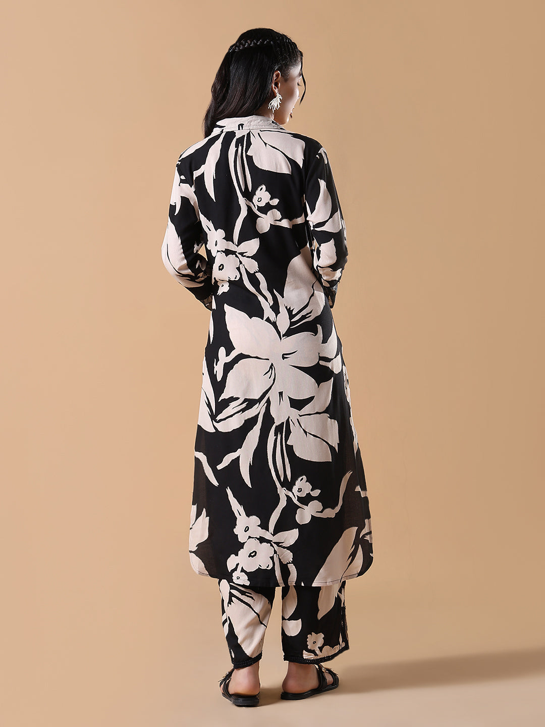 Women Floral Straight Black & White Kurta Set