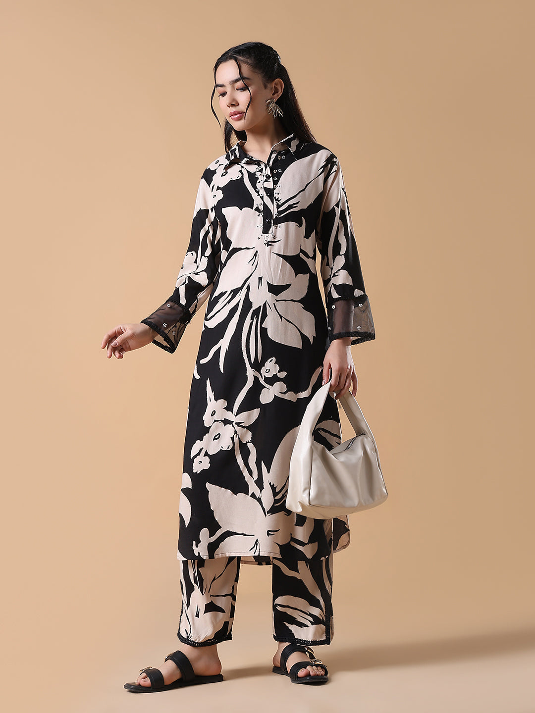 Women Floral Straight Black & White Kurta Set