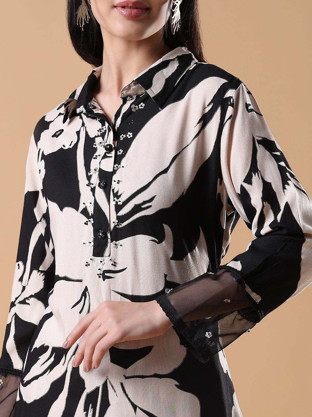 Women Floral Straight Black & White Kurta Set