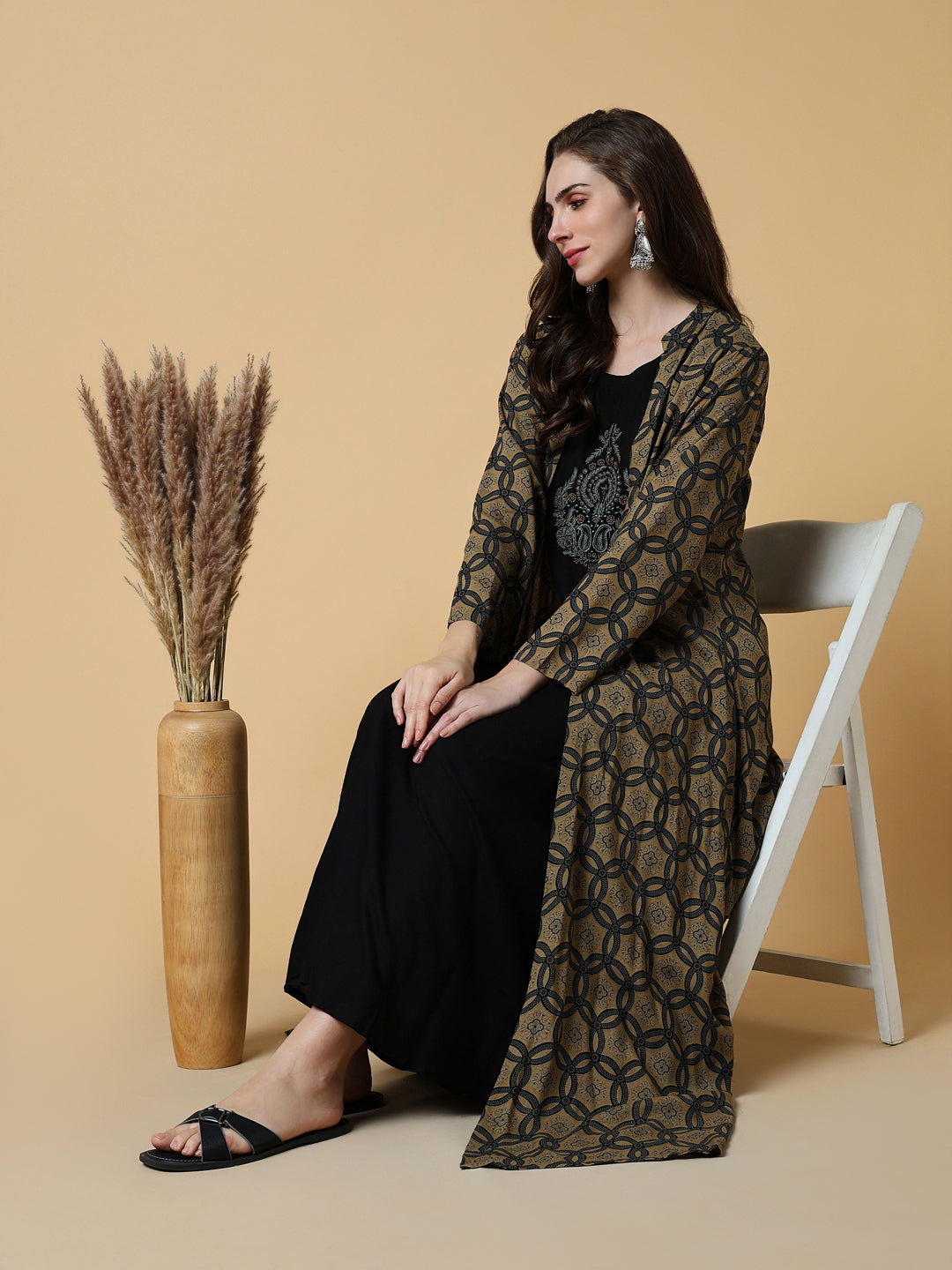 Women Black Graphic A-Line Kurta with Shrug