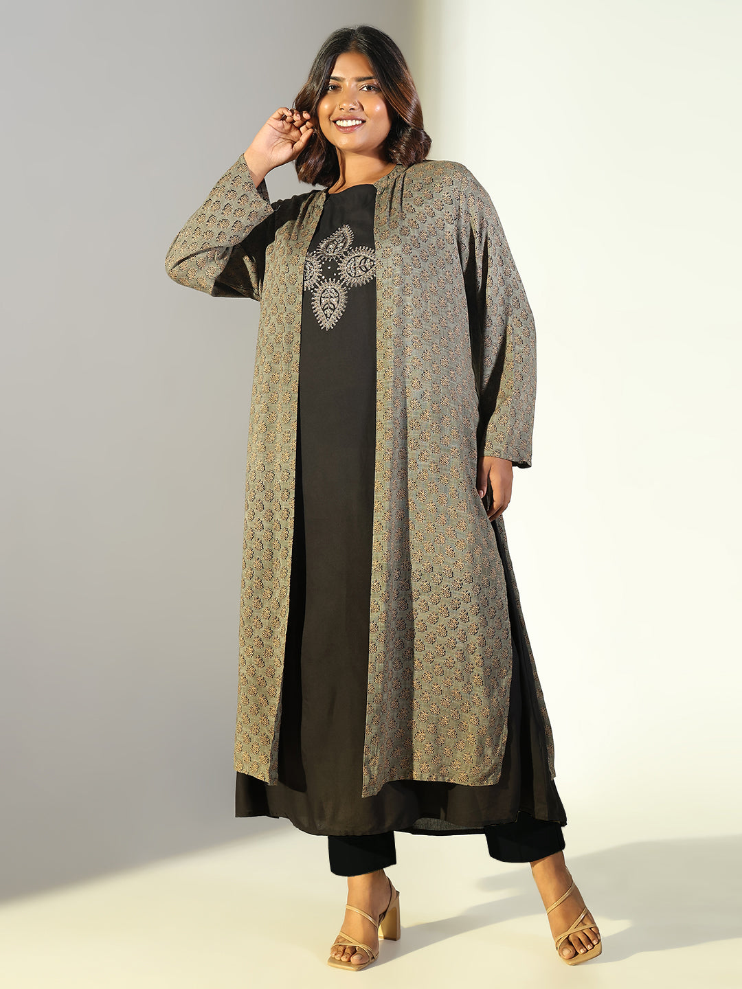 Women Black Solid Anarkali Kurta with Overcoat