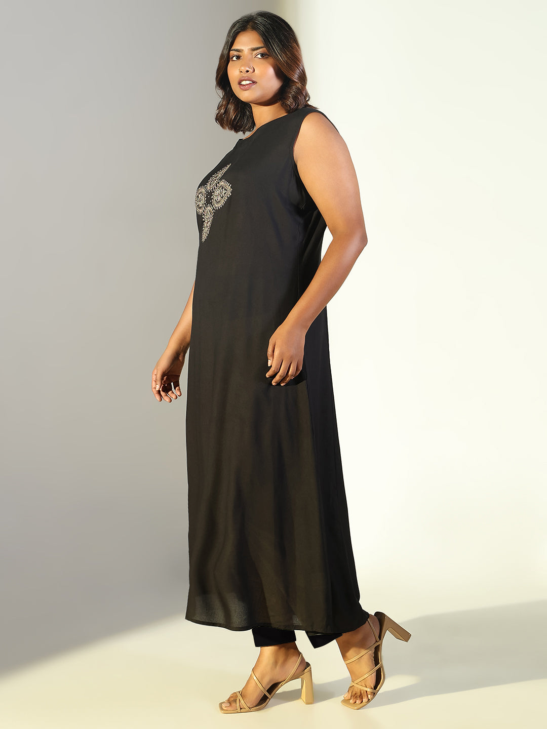 Women Black Solid Anarkali Kurta with Overcoat