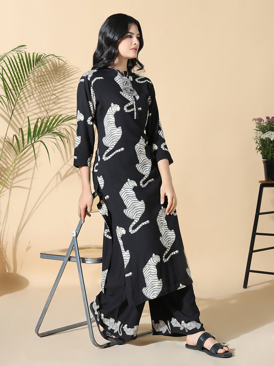 Women Animal Print Straight Black Kurta with Palazzos