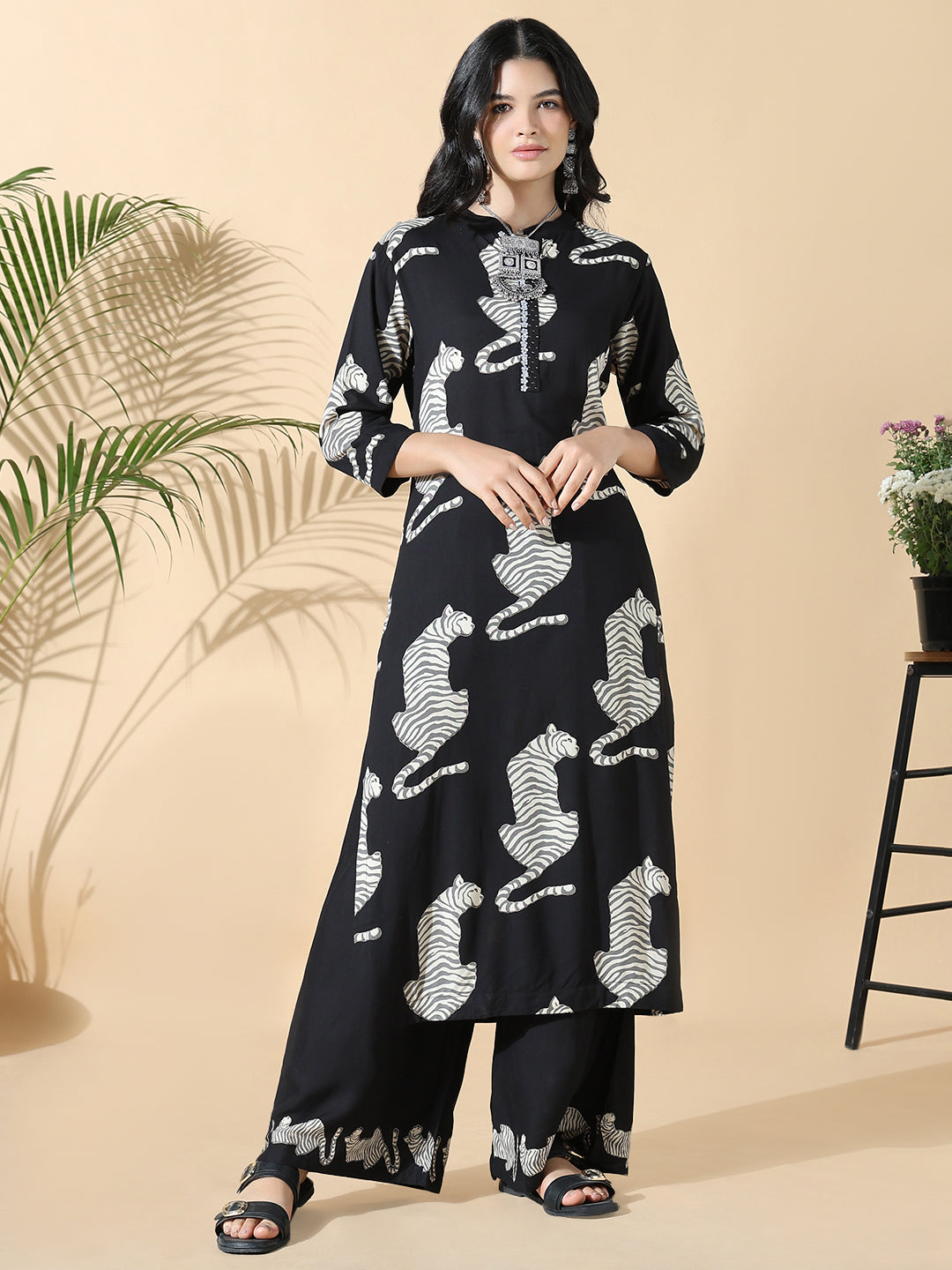 Women Animal Print Straight Black Kurta with Palazzos