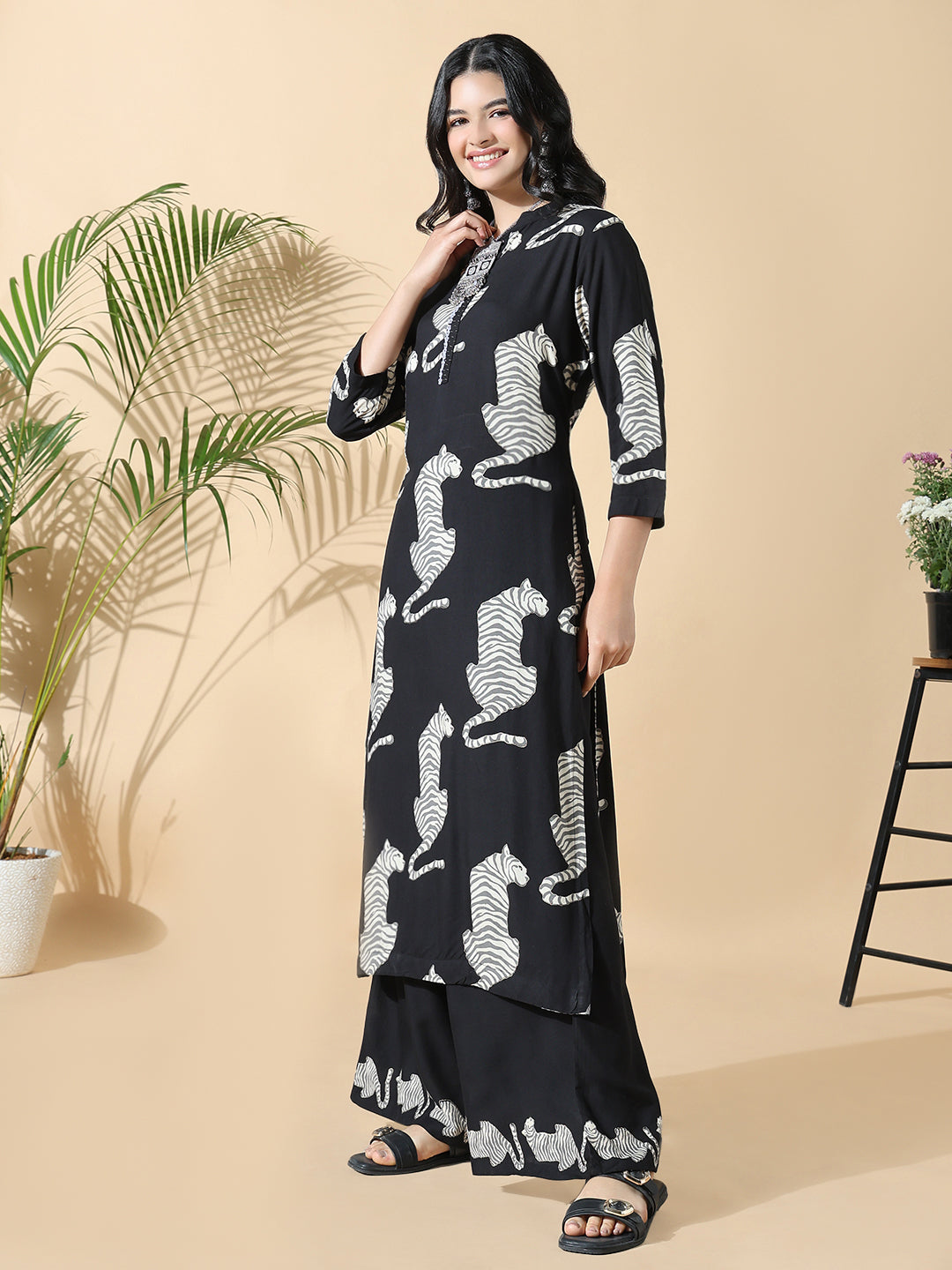 Women Animal Print Straight Black Kurta with Palazzos