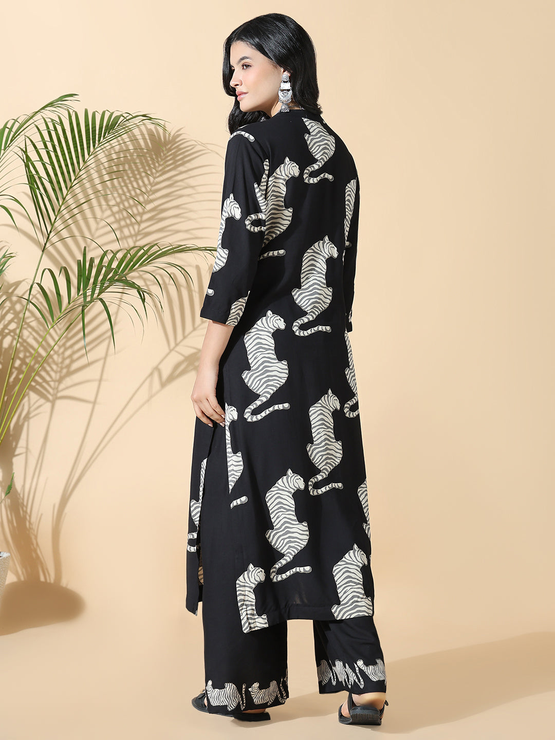 Women Animal Print Straight Black Kurta with Palazzos