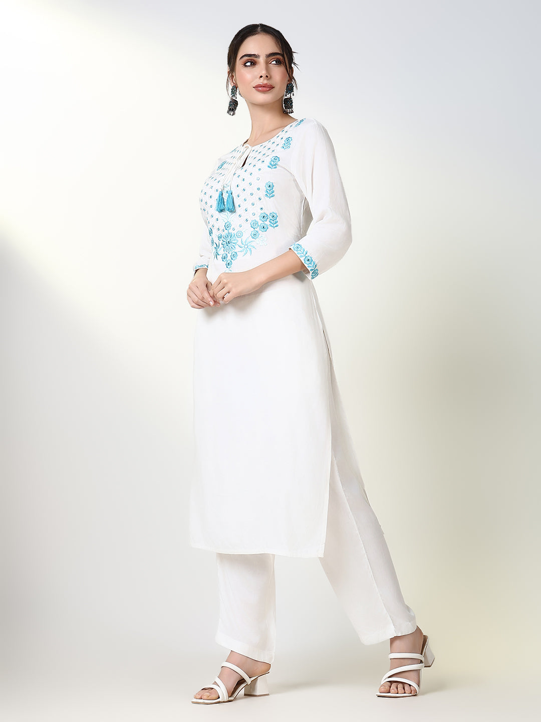 Women Floral White Straight Kurta Set