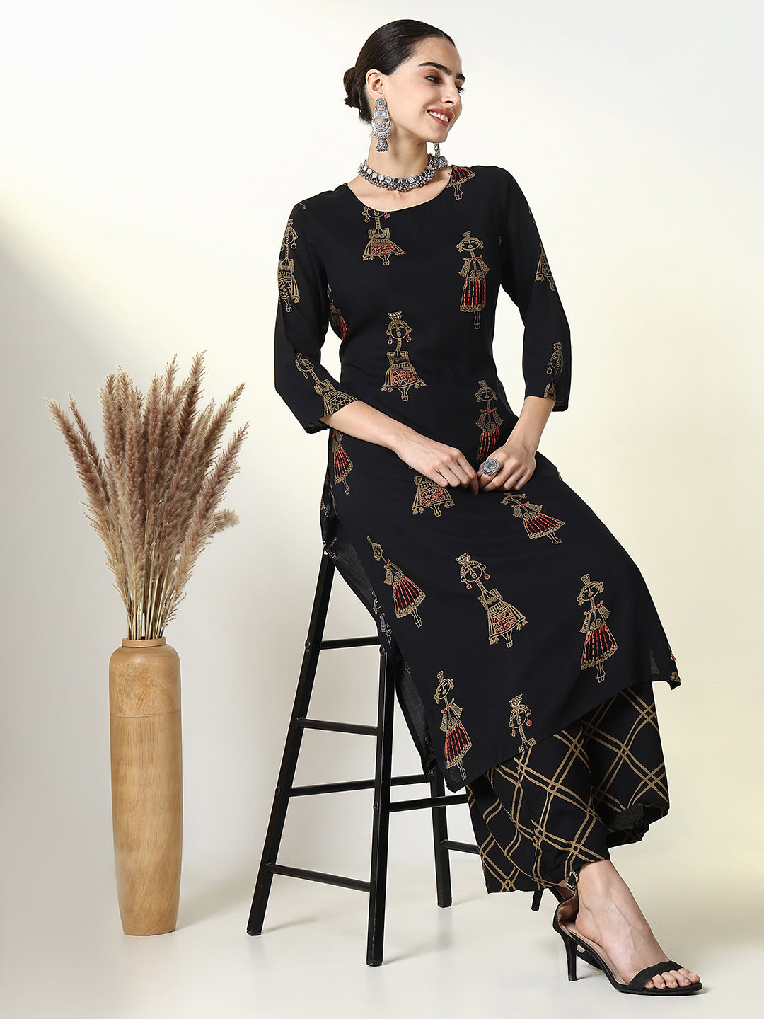 Women Graphic Black Straight Kurta Set