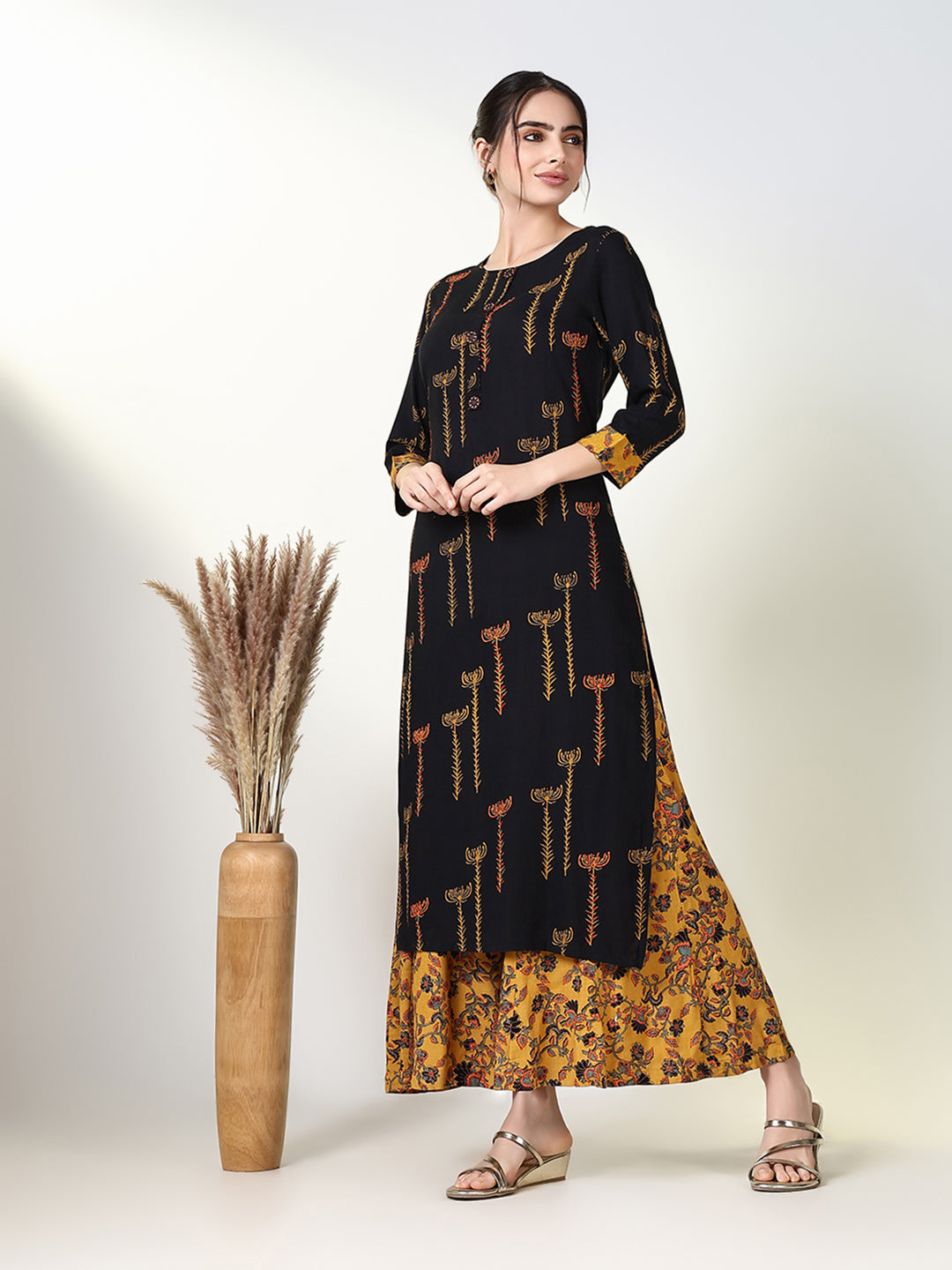 Women Floral Black Straight Kurta Set