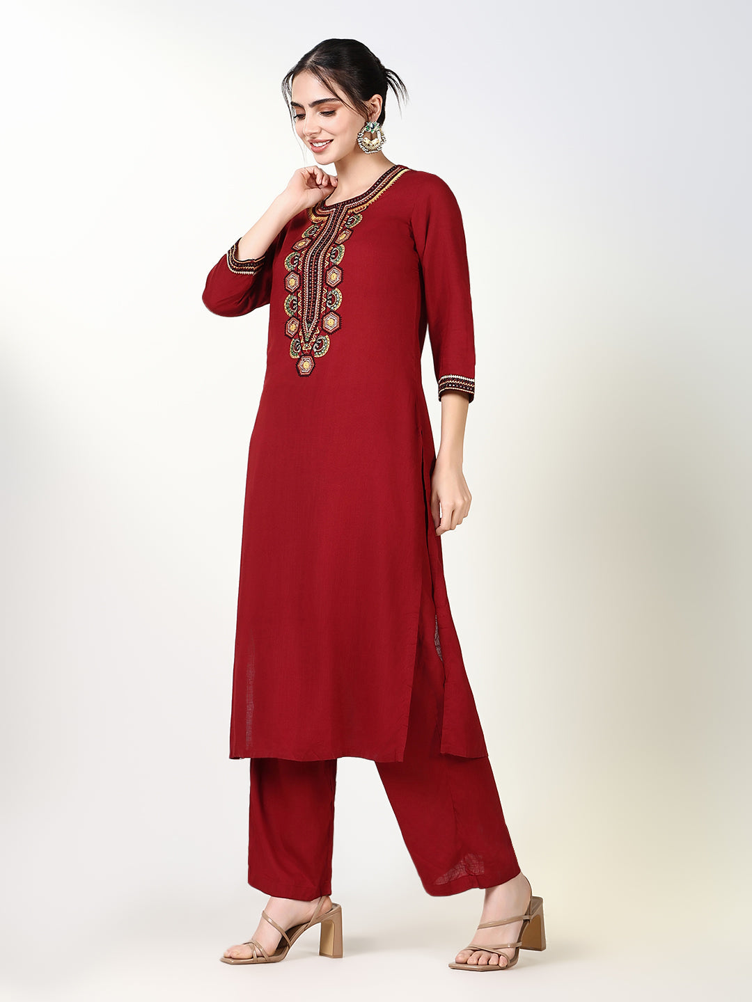 Women Solid Maroon Straight Kurta Set with Dupatta