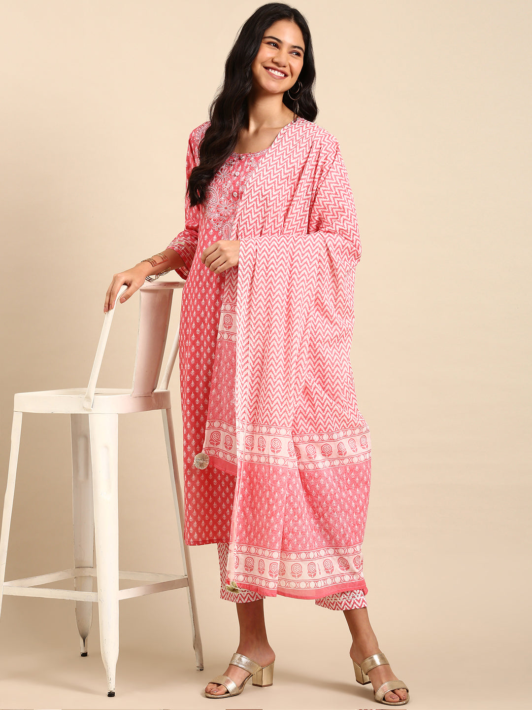 Women Graphic Pink Straight Kurta Set with Dupatta