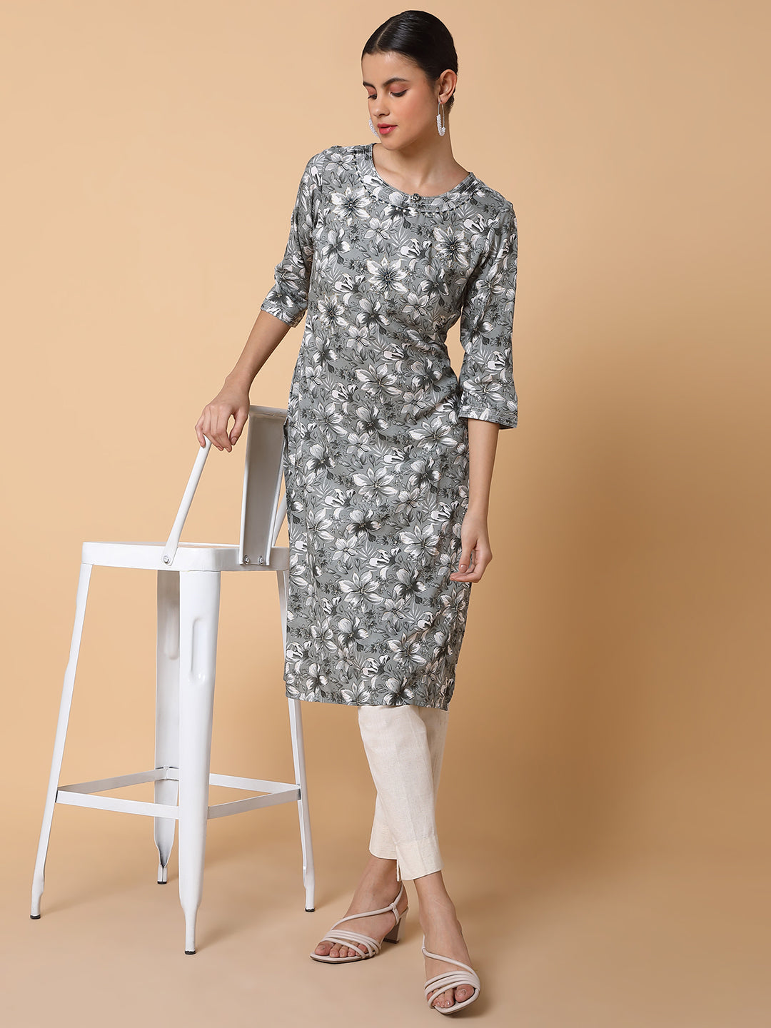 Women Floral Grey Straight Kurta