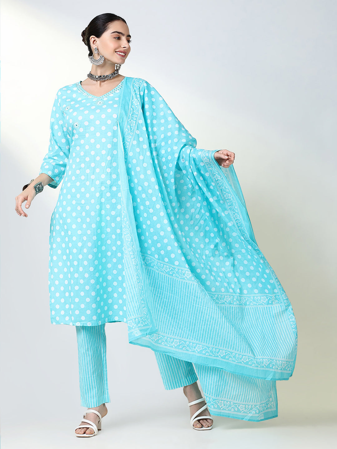 Women Printed Blue Straight Kurta Set with Dupatta