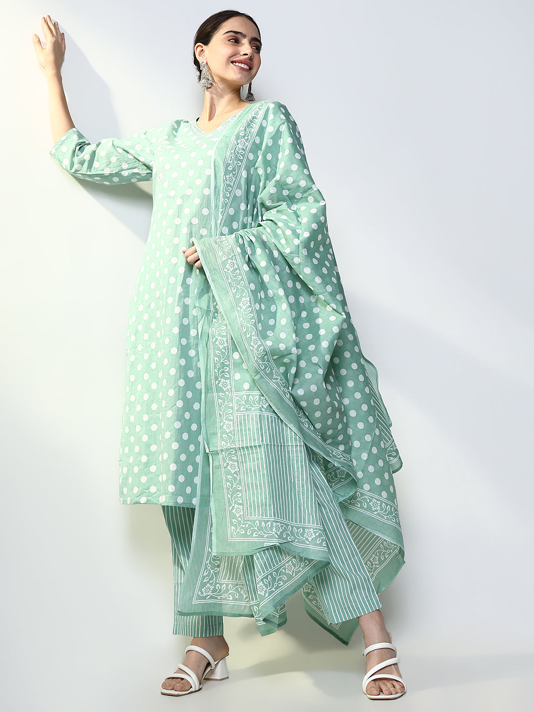 Women Printed Green Straight Kurta Set with Dupatta