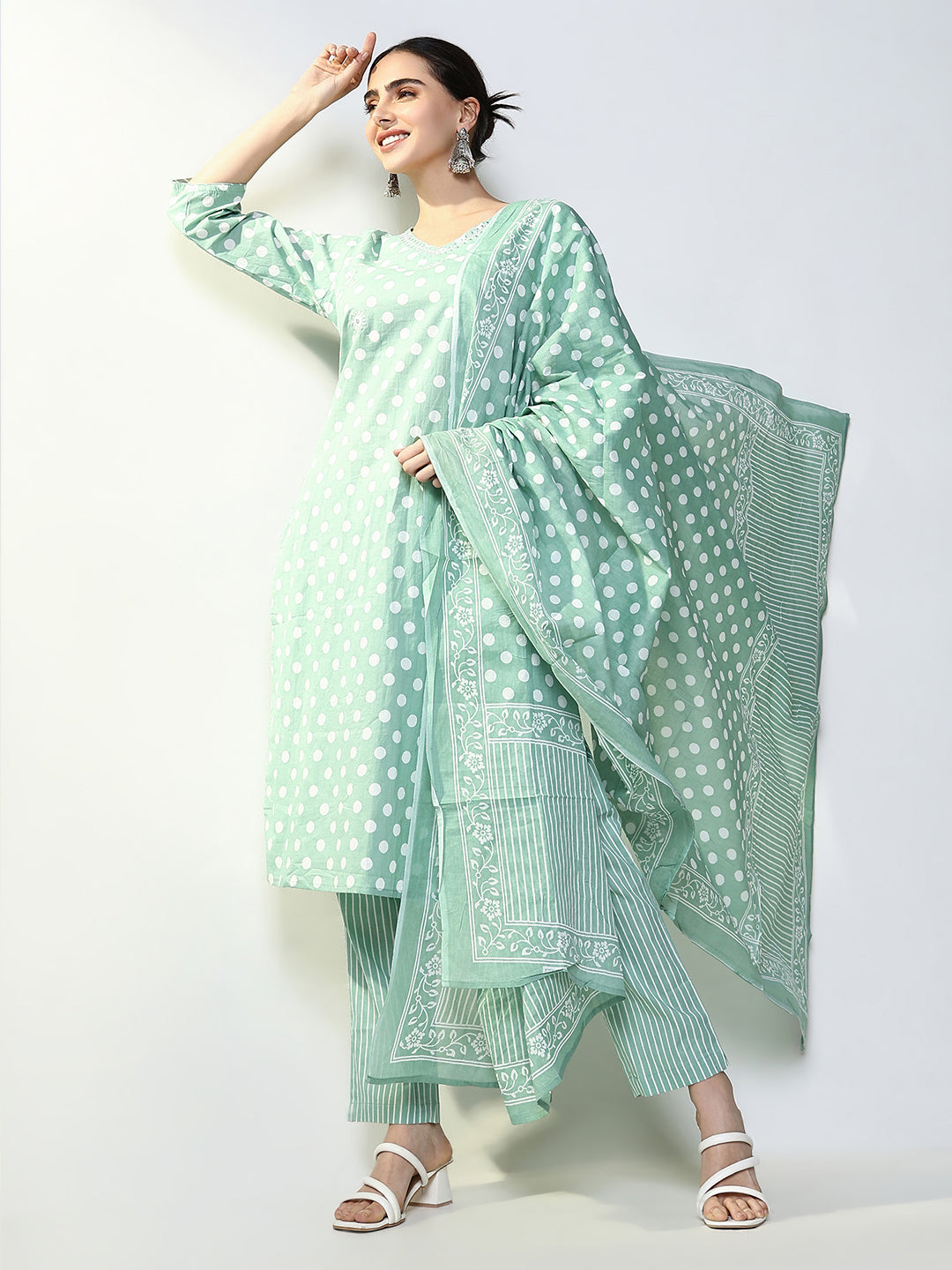 Women Printed Green Straight Kurta Set with Dupatta