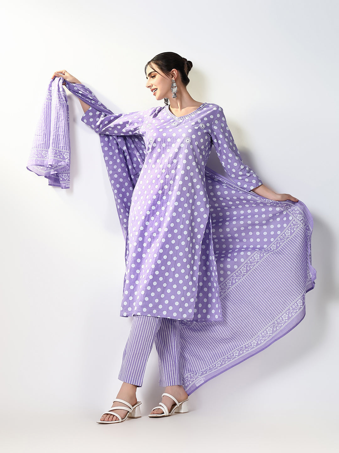 Women Printed Lavender Straight Kurta Set with Dupatta