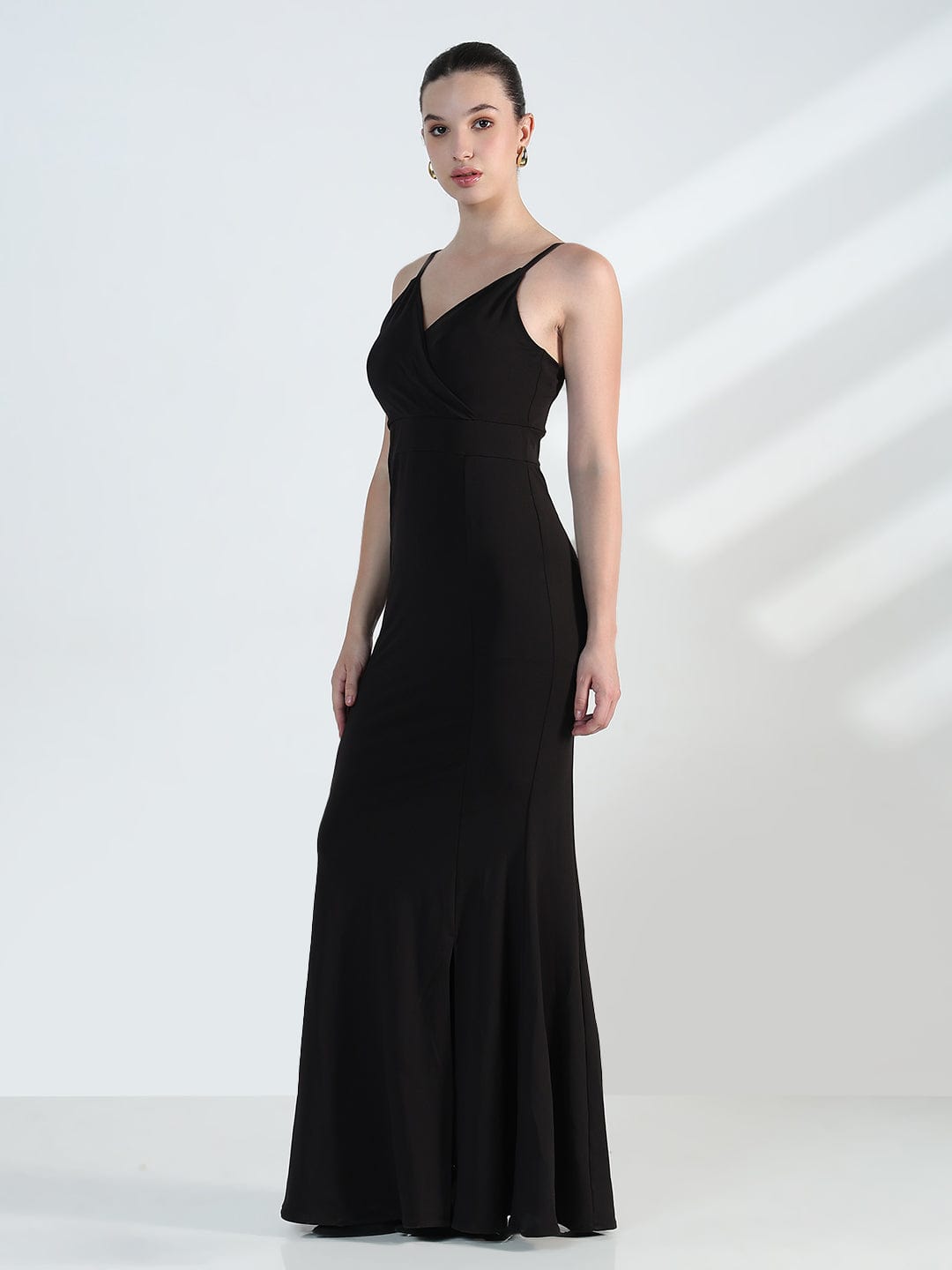 Modern Women's Black Sleeveless Fish Cut Dress with Side