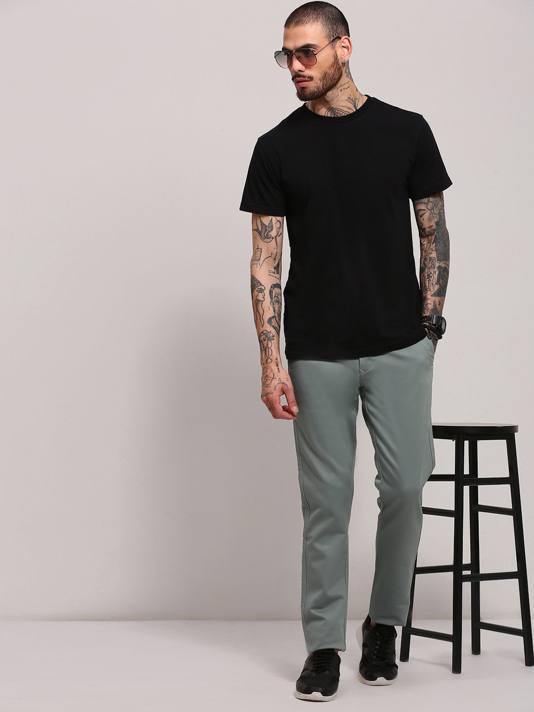 Men Green Solid Trousers