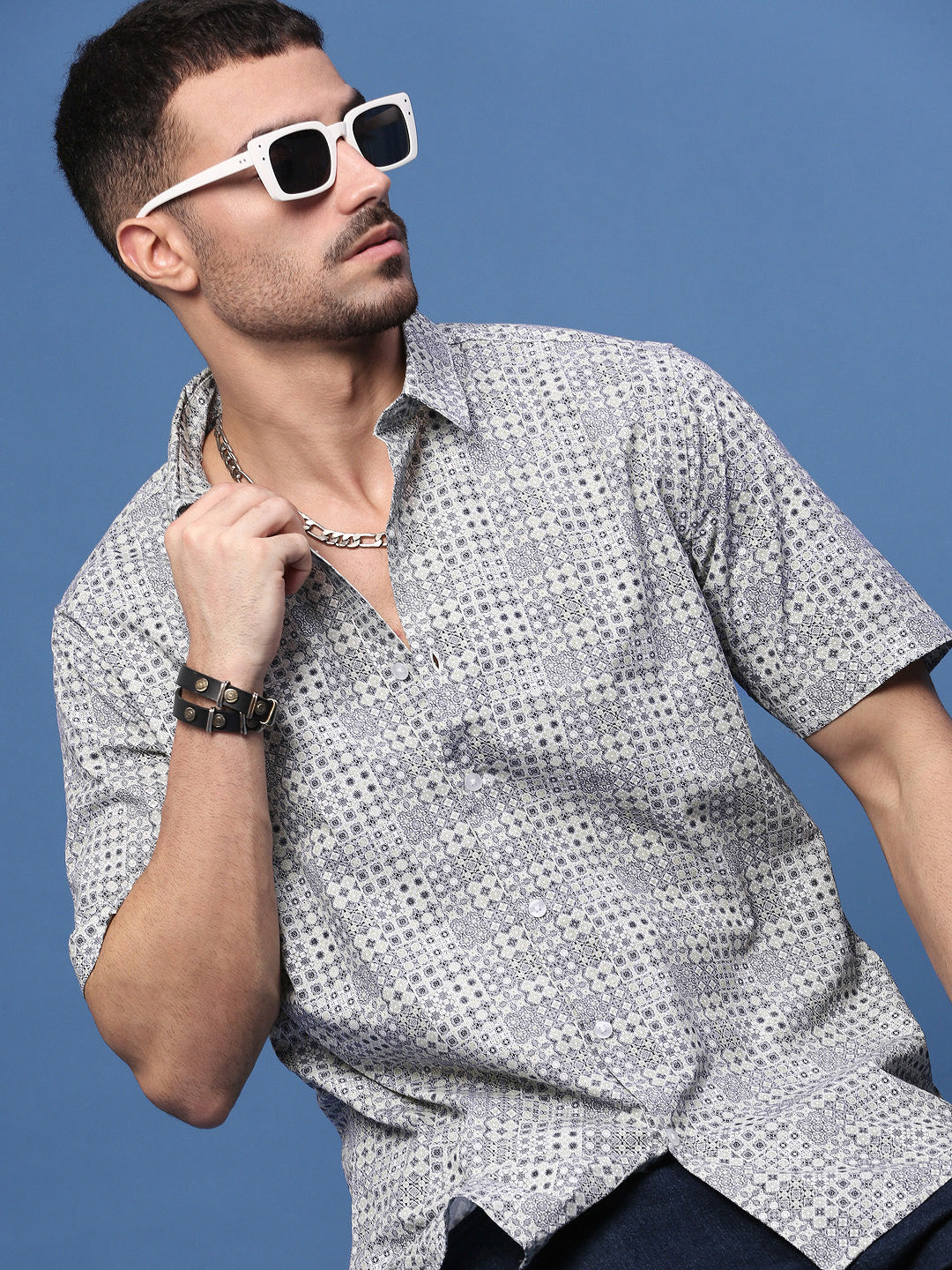 Men Grey Graphic Slim Fit Shirt