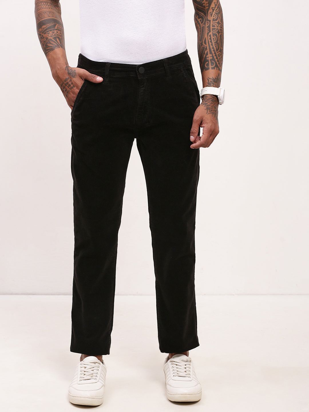 Men Black Solid Straight Fit Jeans