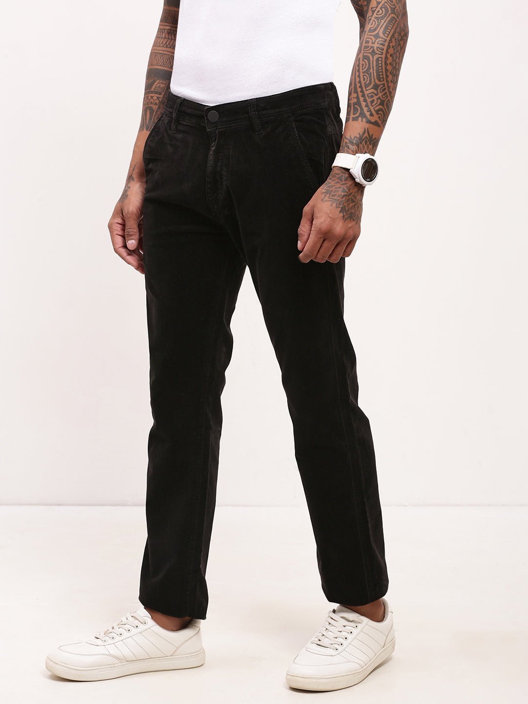 Men Black Solid Straight Fit Jeans