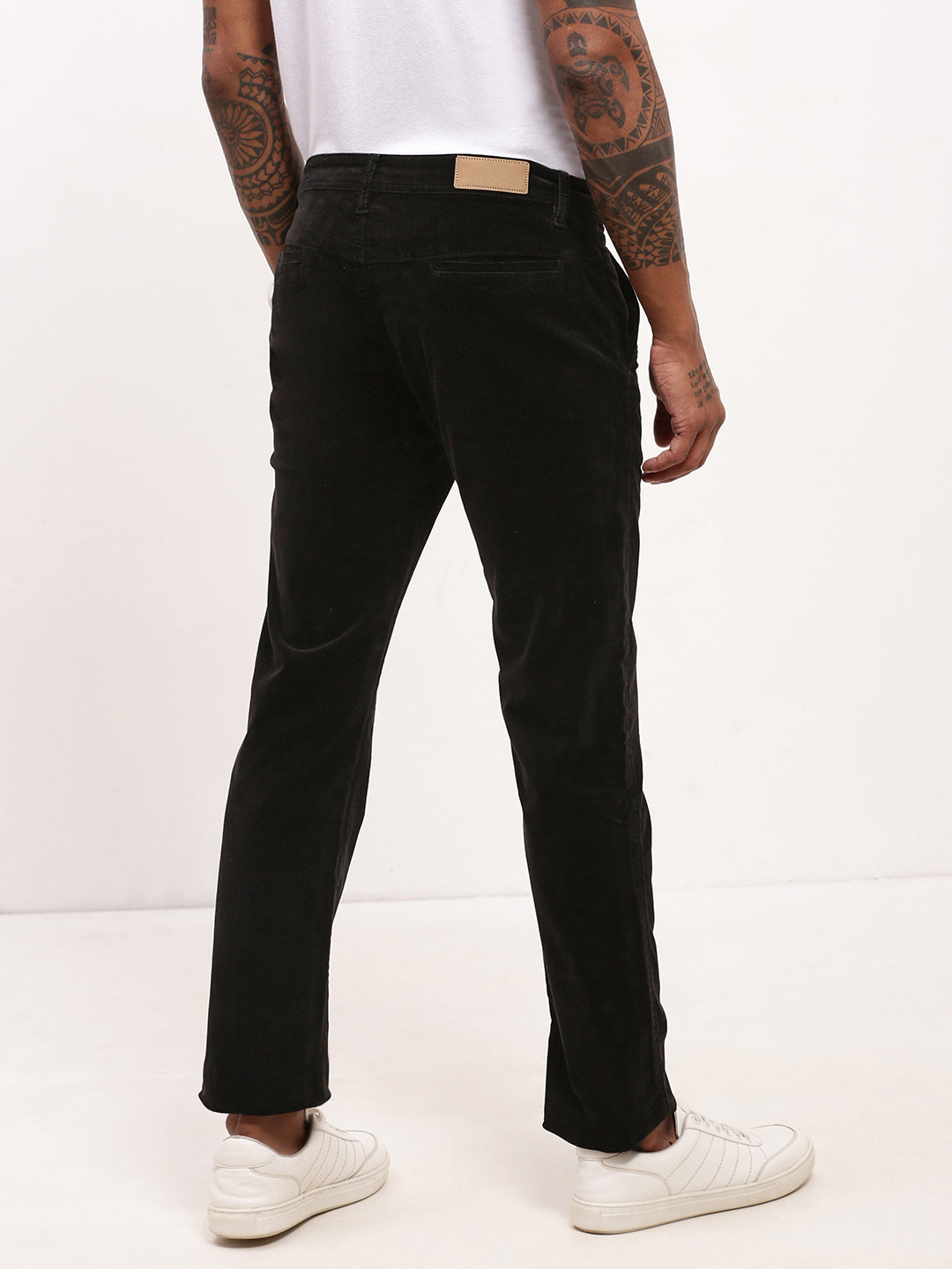 Men Black Solid Straight Fit Jeans