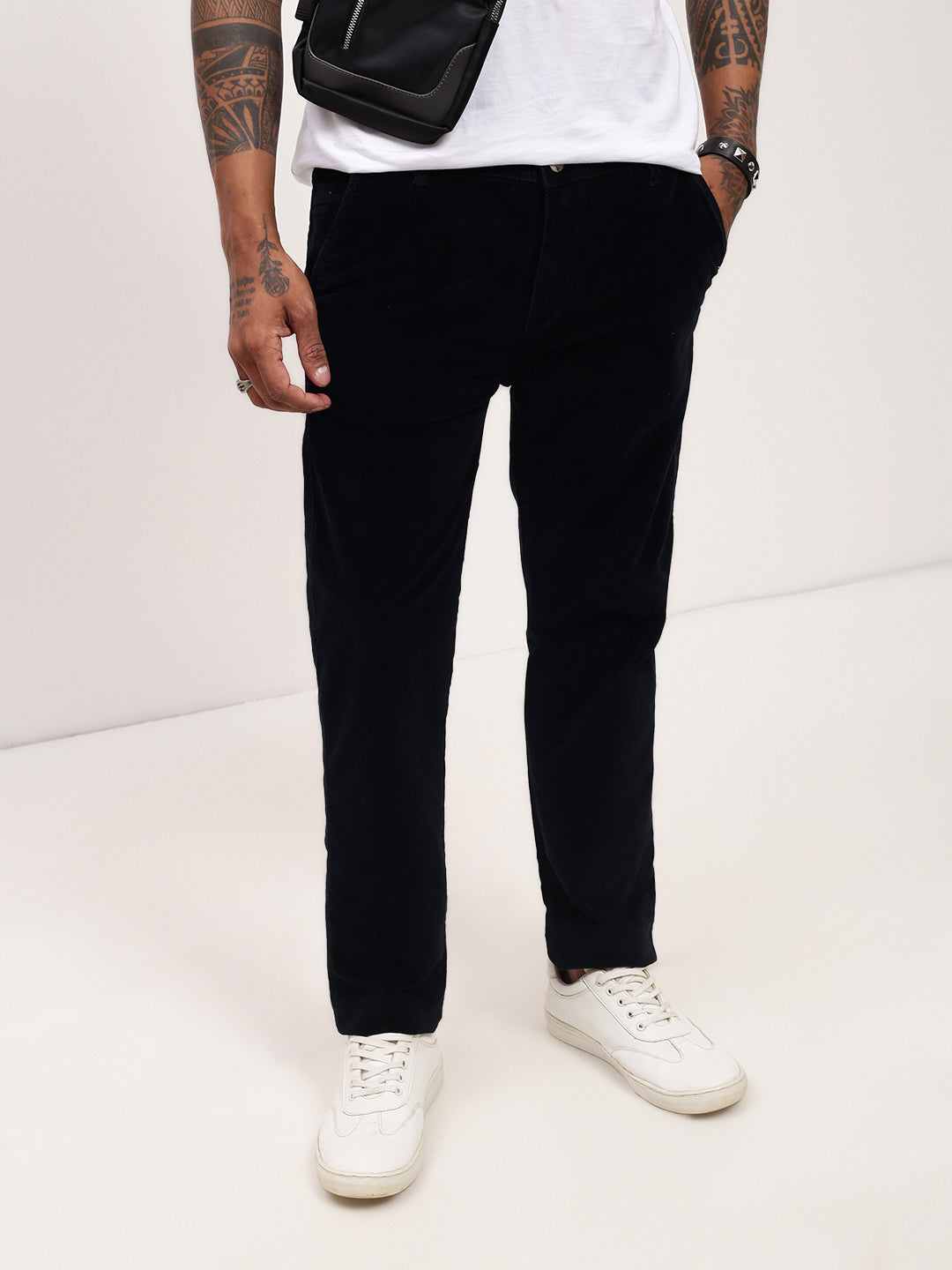 Men Navy Blue Solid Straight Fit Jeans