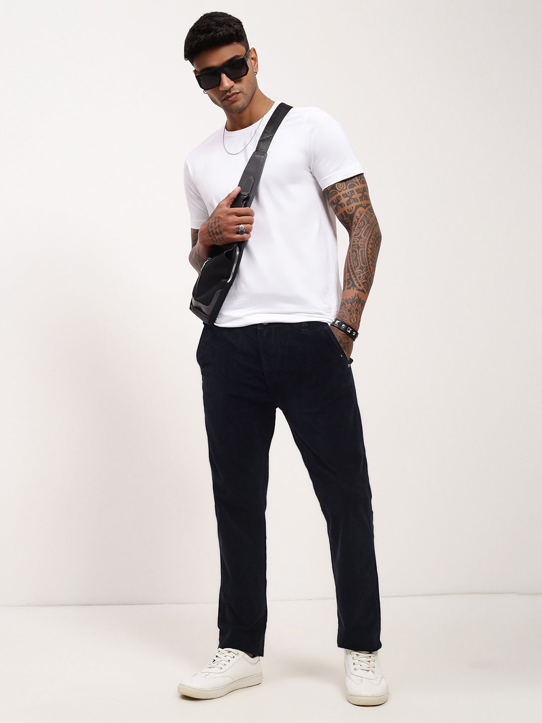 Men Navy Blue Solid Straight Fit Jeans