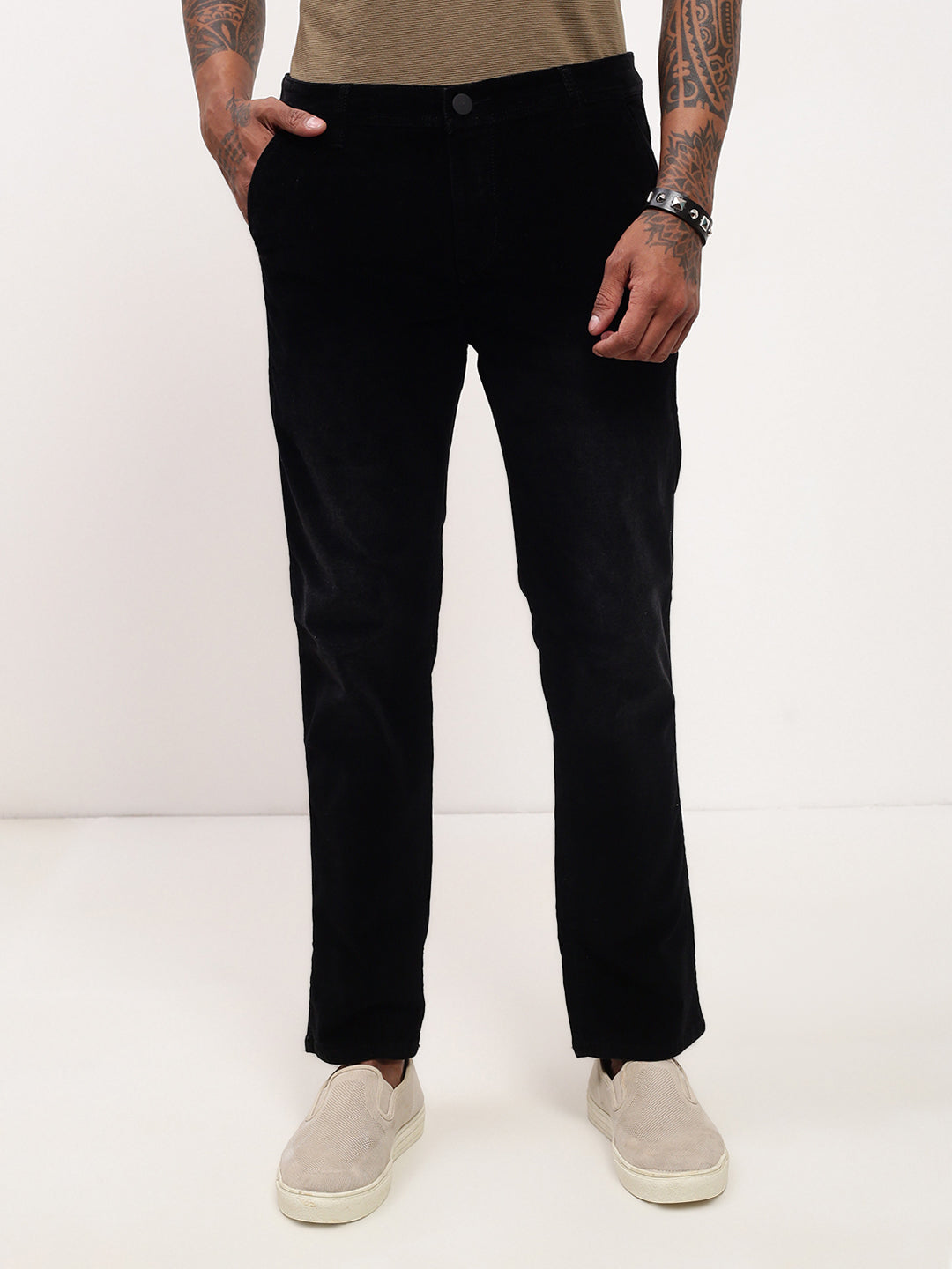 Men Black Solid Straight Fit Jeans