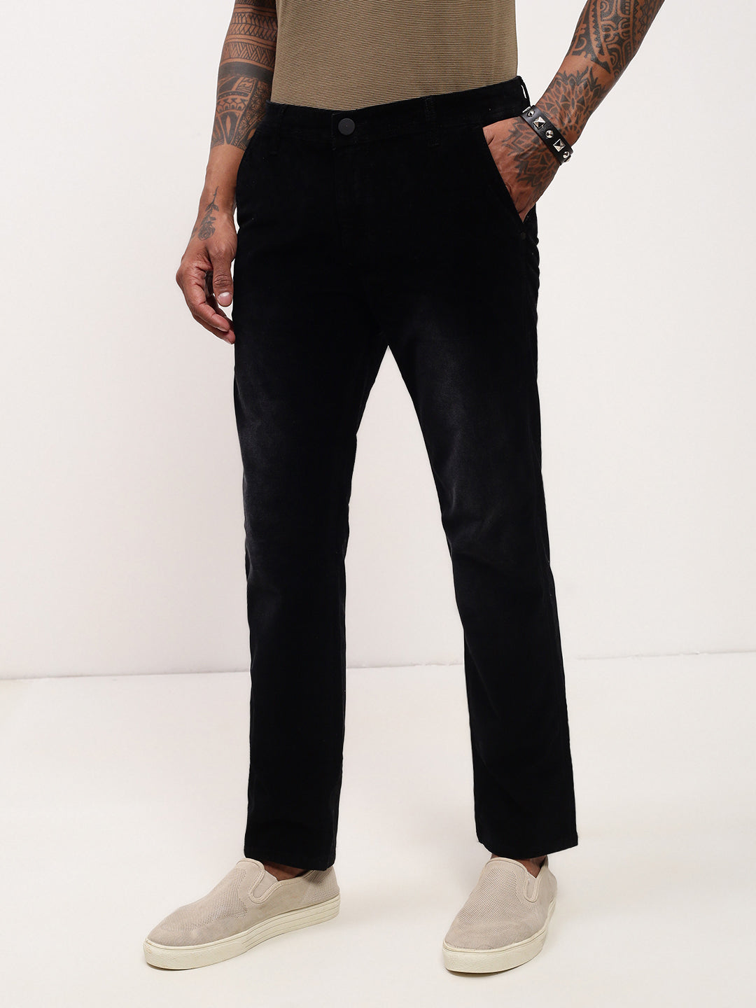 Men Black Solid Straight Fit Jeans