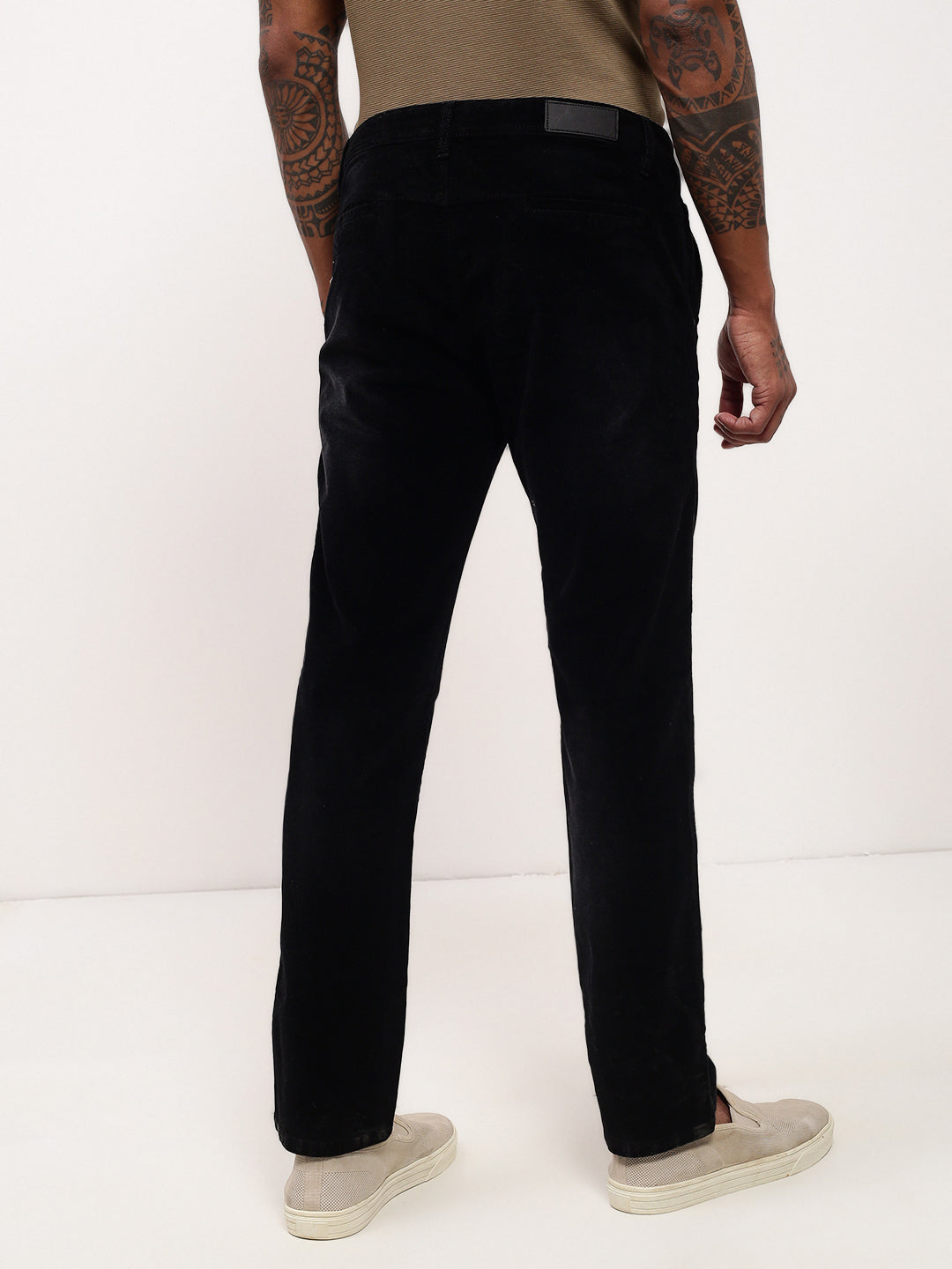 Men Black Solid Straight Fit Jeans