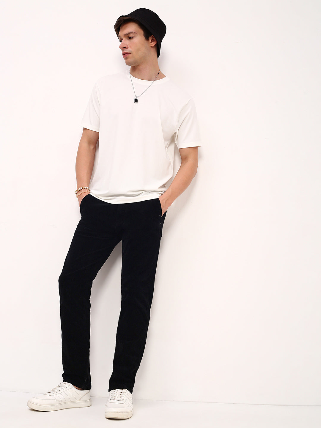 Men Black Solid Straight Fit Jeans