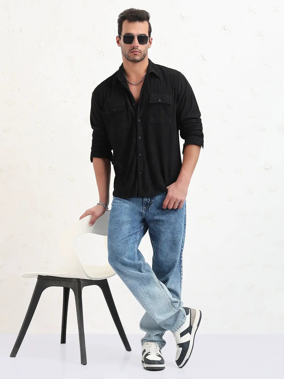 Men's Black Solid Slim Fit Shirt - from SHOWOFFFF