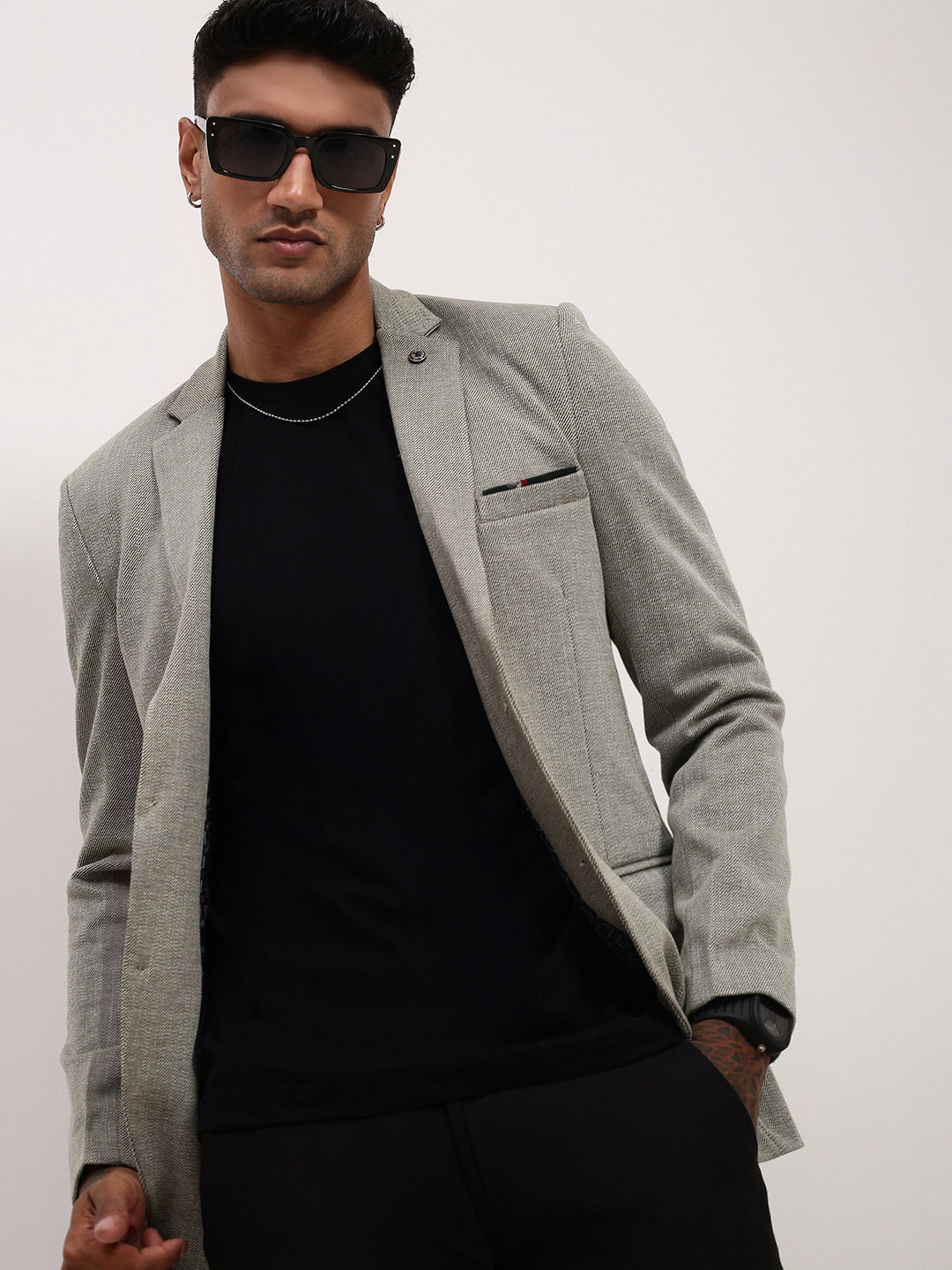 Men Grey Solid Single Breasted Blazer