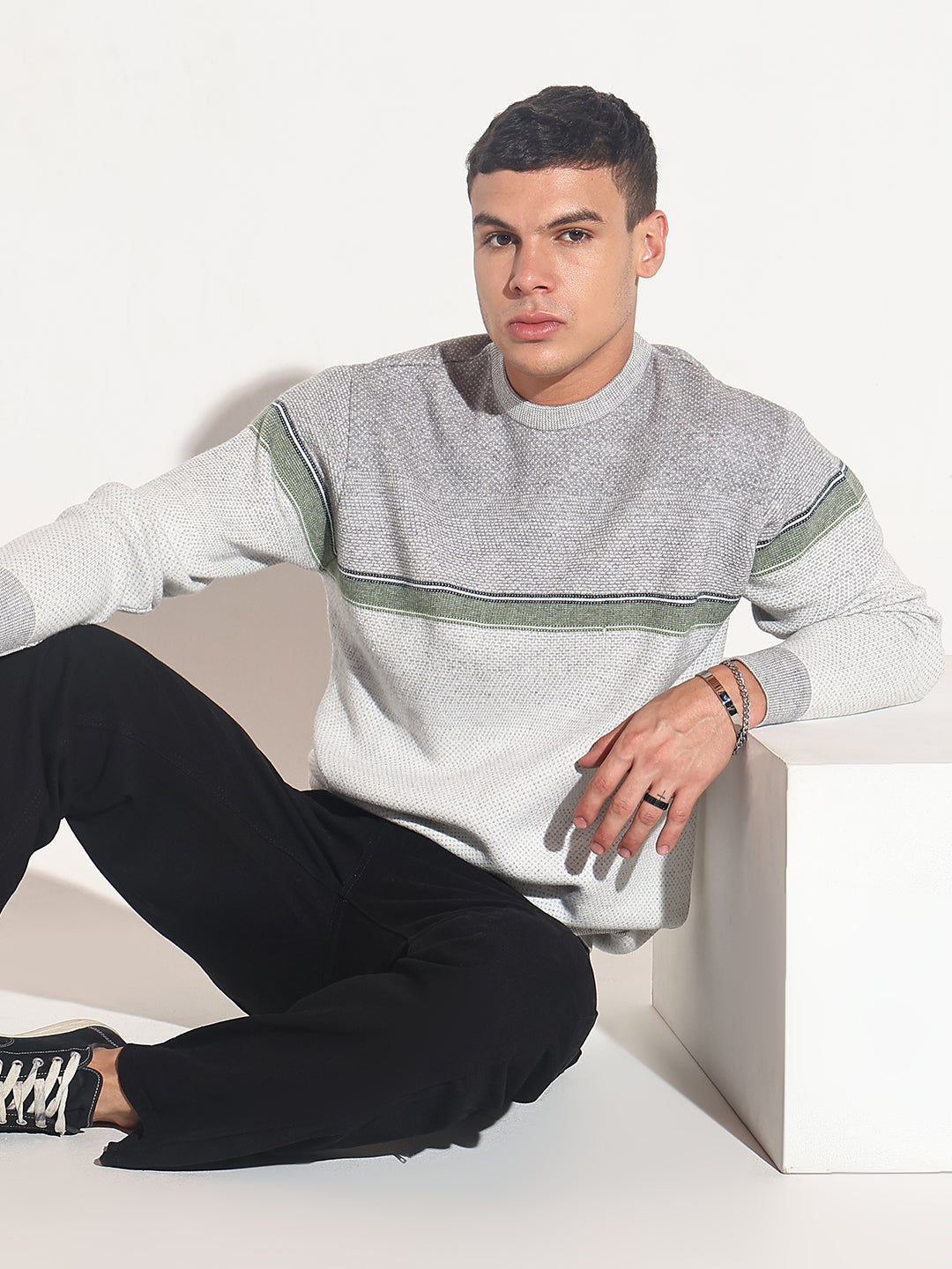 Men's Colourblocked Grey Ribbed Round Neck Sweater