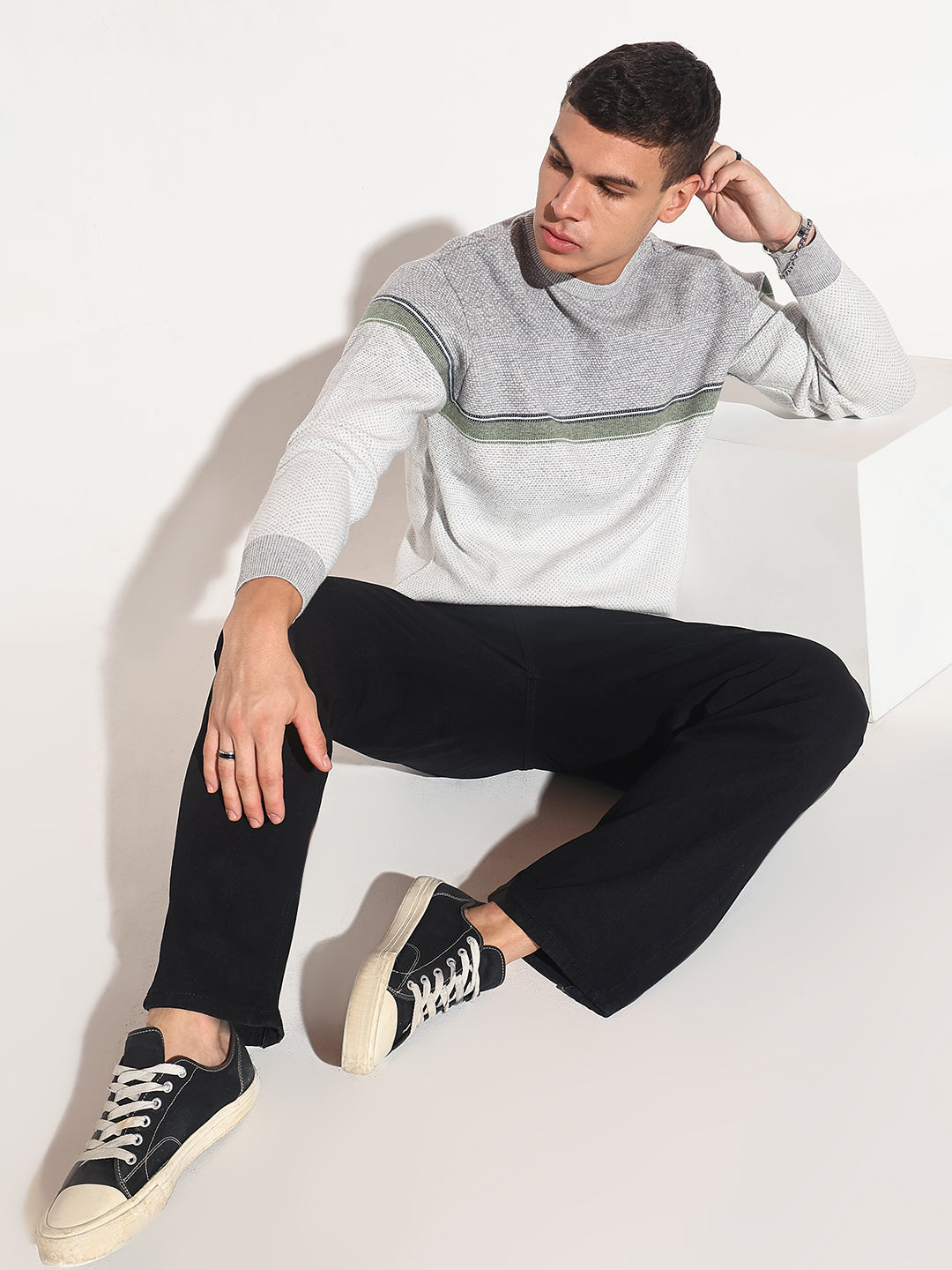 Men's Colourblocked Grey Ribbed Round Neck Sweater