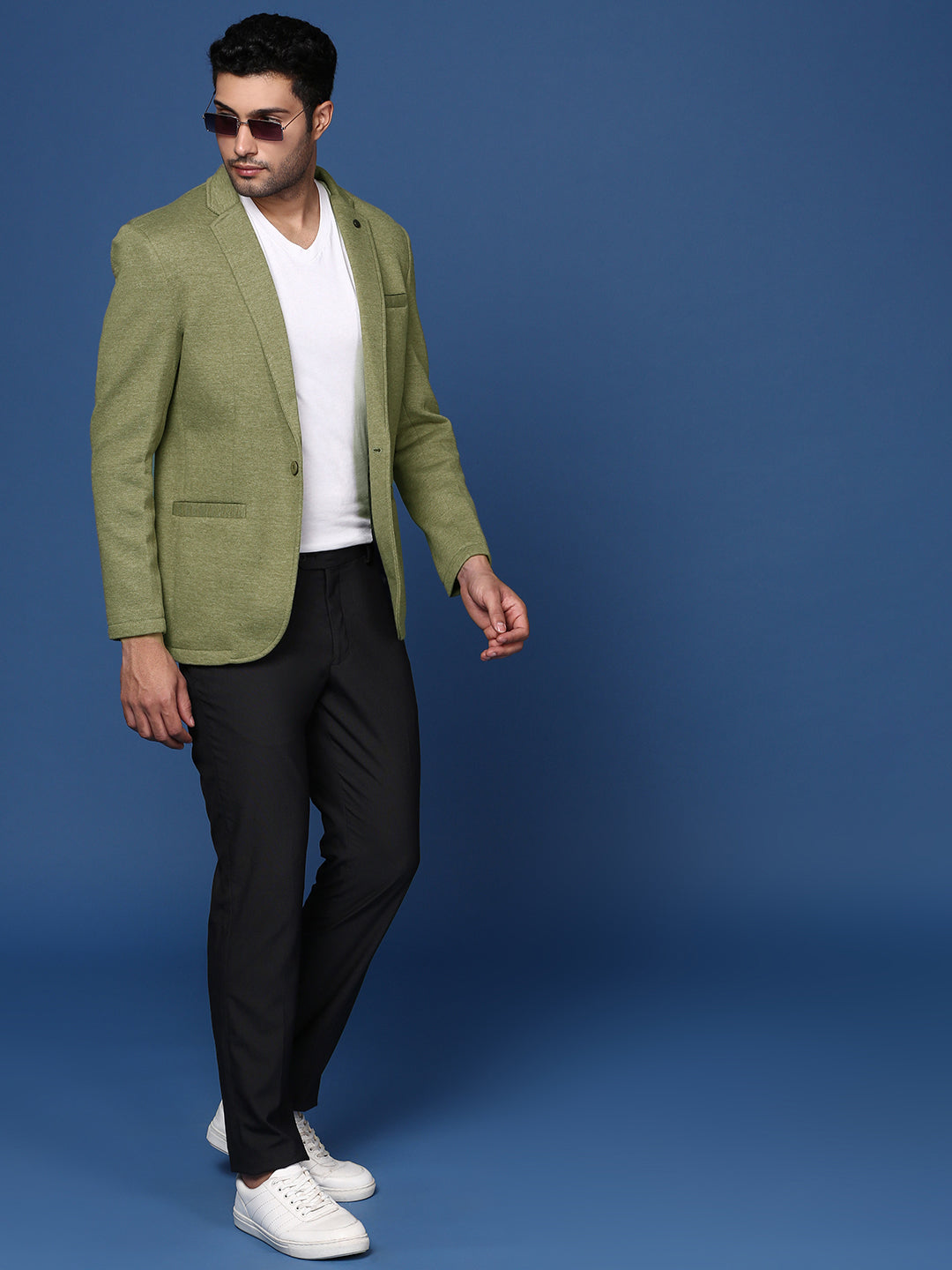 Men Green Solid Single Breasted Blazer