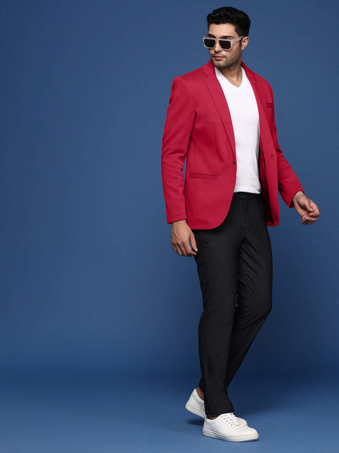 Men Red Solid Single Breasted Blazer