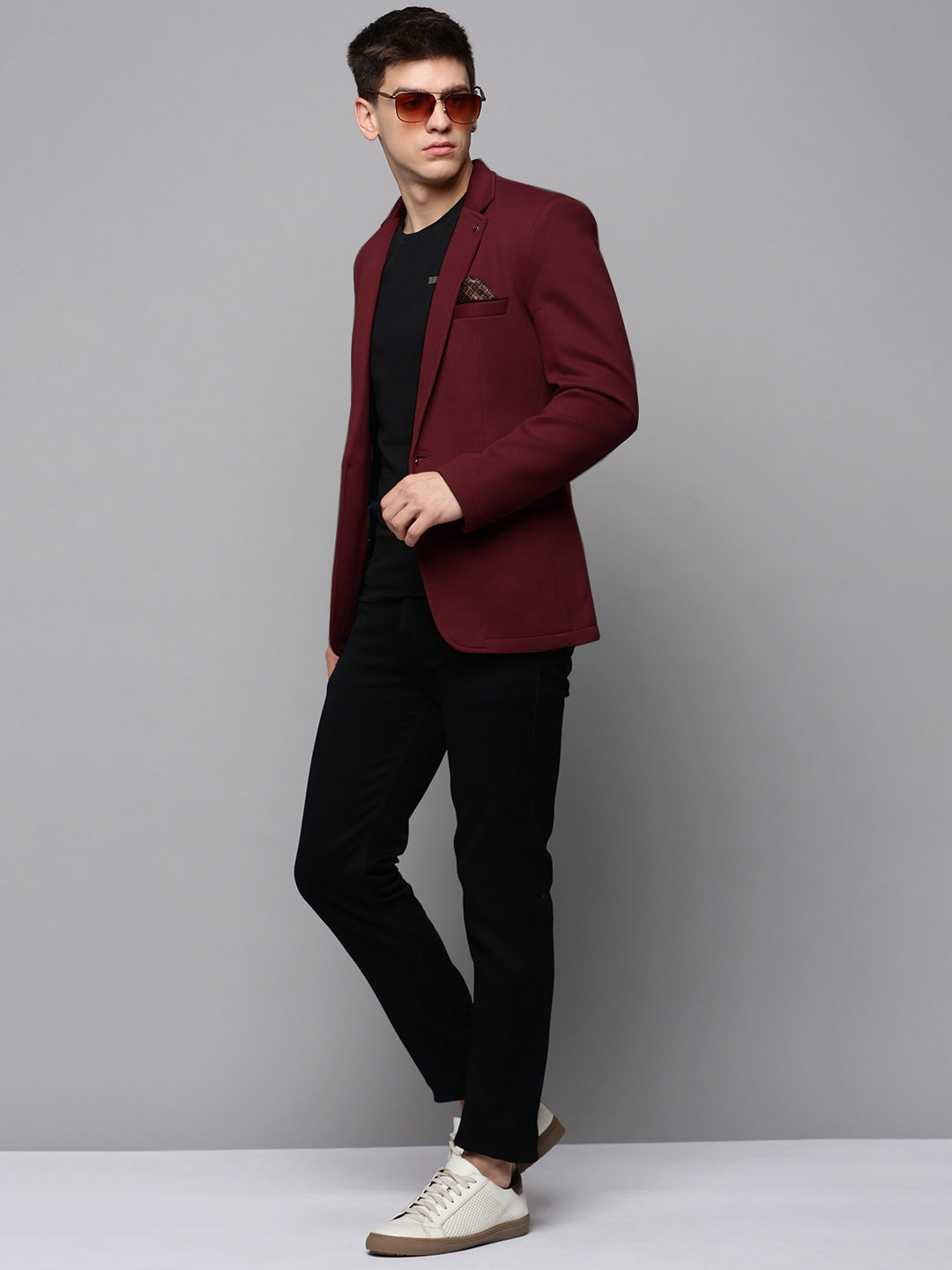 Men Maroon Solid Single Breasted Blazer