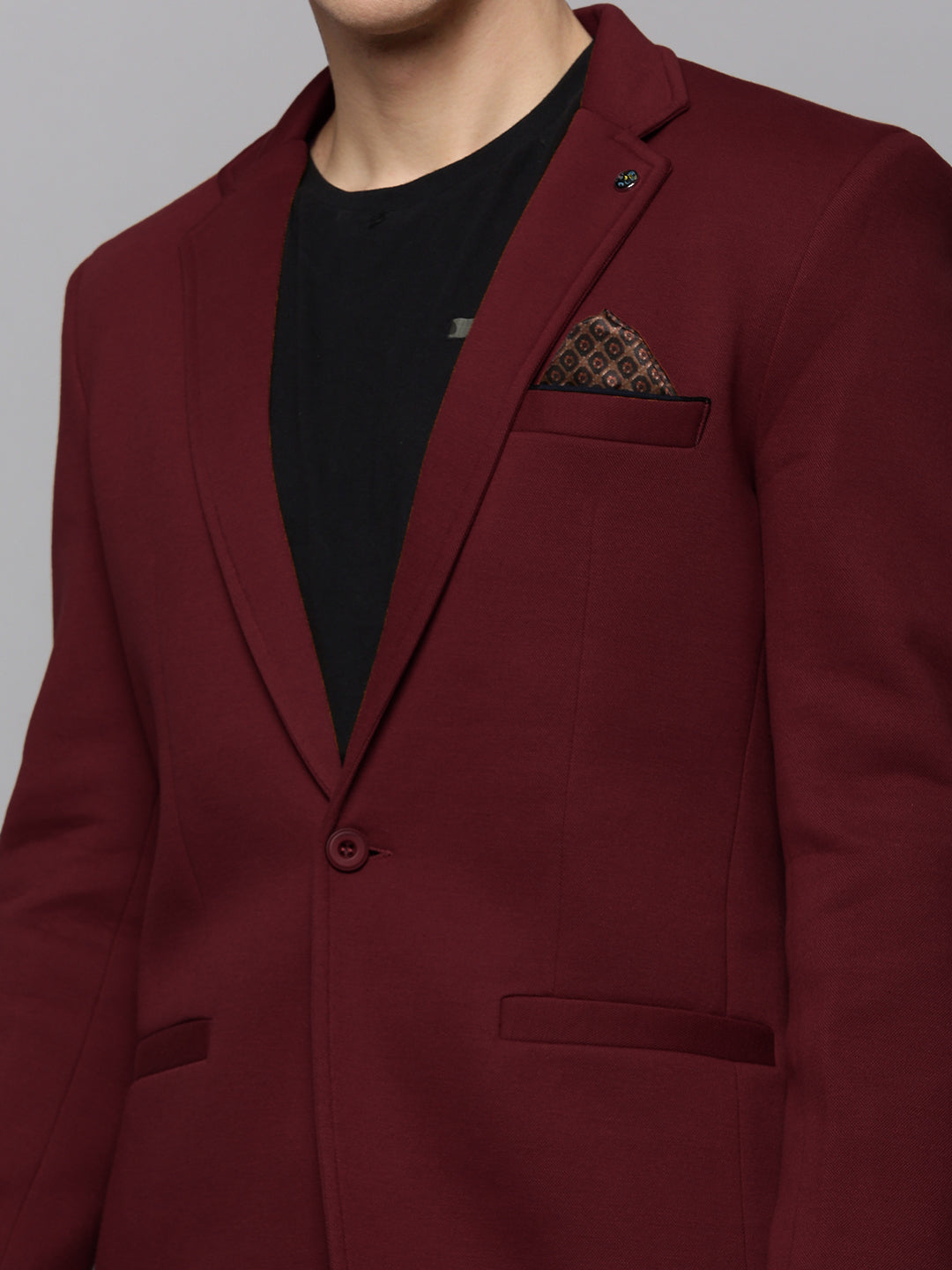 Men Maroon Solid Single Breasted Blazer