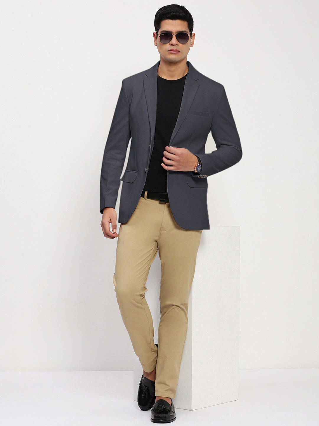 Men Grey Solid Single Breasted Blazer