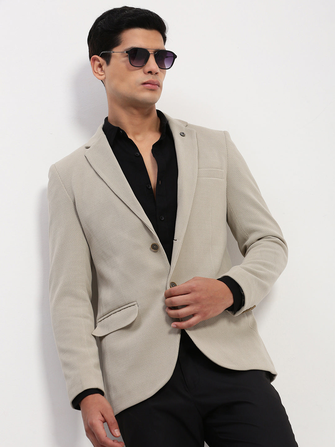 Men Cream Solid Single Breasted Blazer