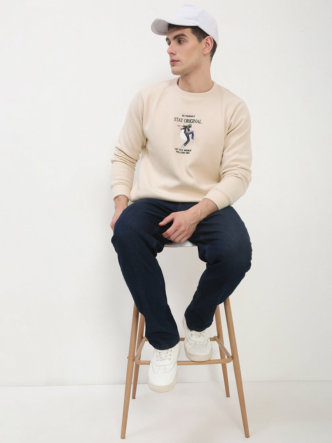 Men's Beige Graphic Print Round Neck Pullover Sweatshirt